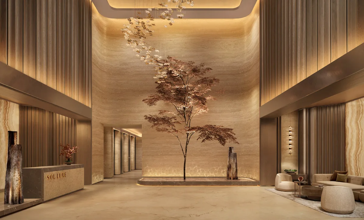 Eleganckie lobby SOL Luxe z trawertynem i sygnaturowym drzewem